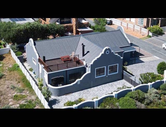 4 BEDROOM HOUSE FOR SALE IN PERLEMOENBAAI